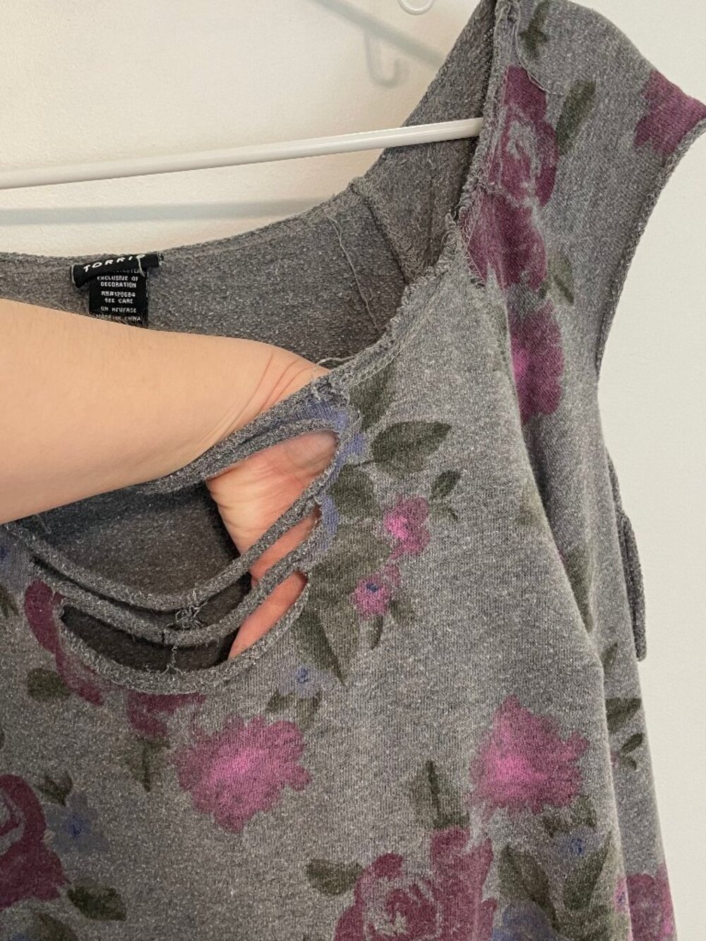 TORRID 4 Plus Size Floral Slashed Sweatshirt Gray Grey Purple Blue Grunge 2010s - Picture 6 of 16